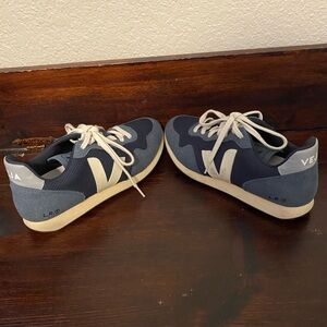 Veja Women’s 10 Vegan Navy Sneakers Tennis Shoes